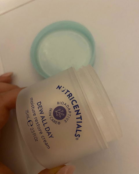 Dew All Day Moisture Restore Cream