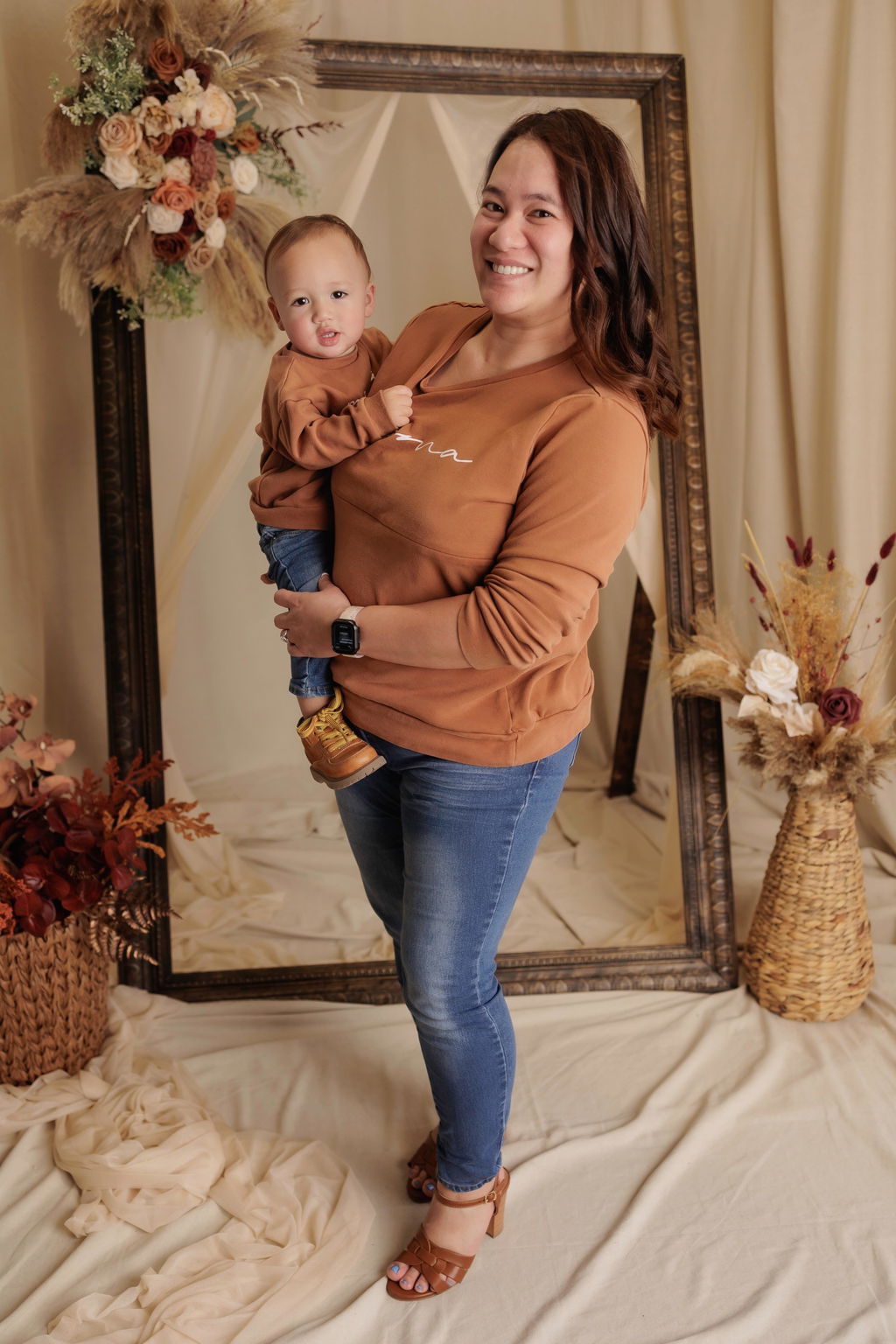 "MAMA" Nursing Sweatshirt - Camel Brown