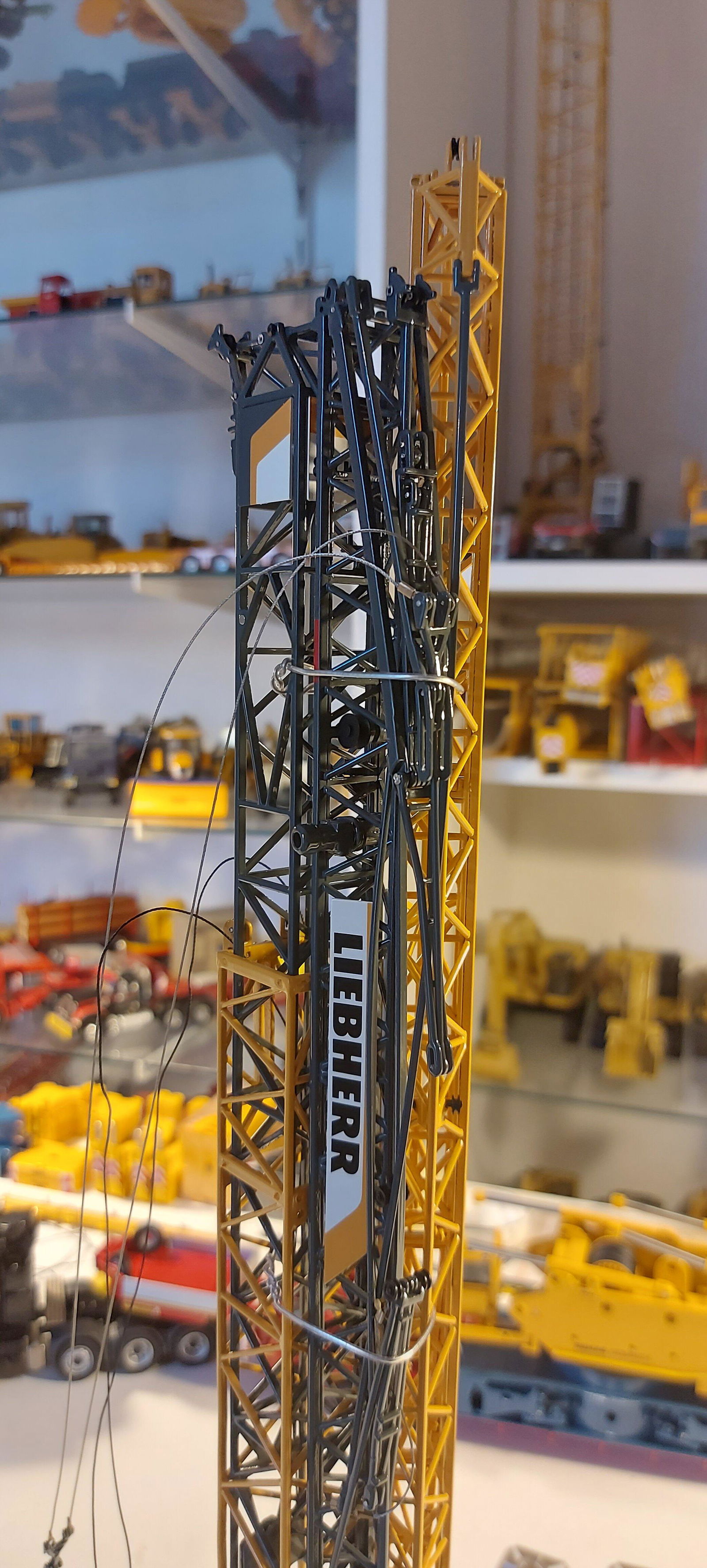 Vögele Super 1900-5i Scale Model | 1:50 Precision Design