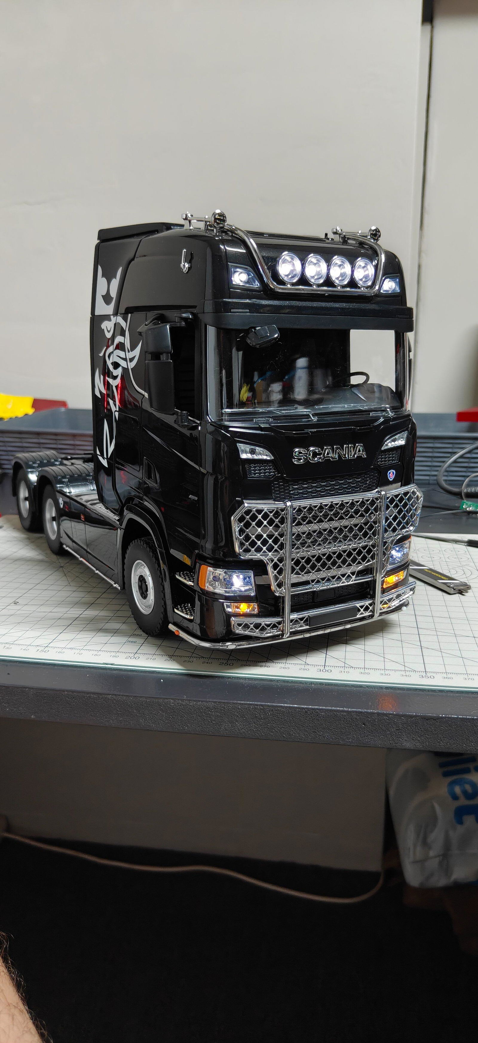 Vögele Super 2100-5i - Detailed Model Paver 1:50 Scale