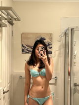 Apple Lee review photo