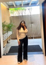 Nidhi solanki review photo