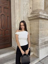 E. review photo