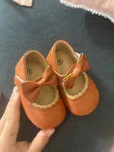 M. review photo