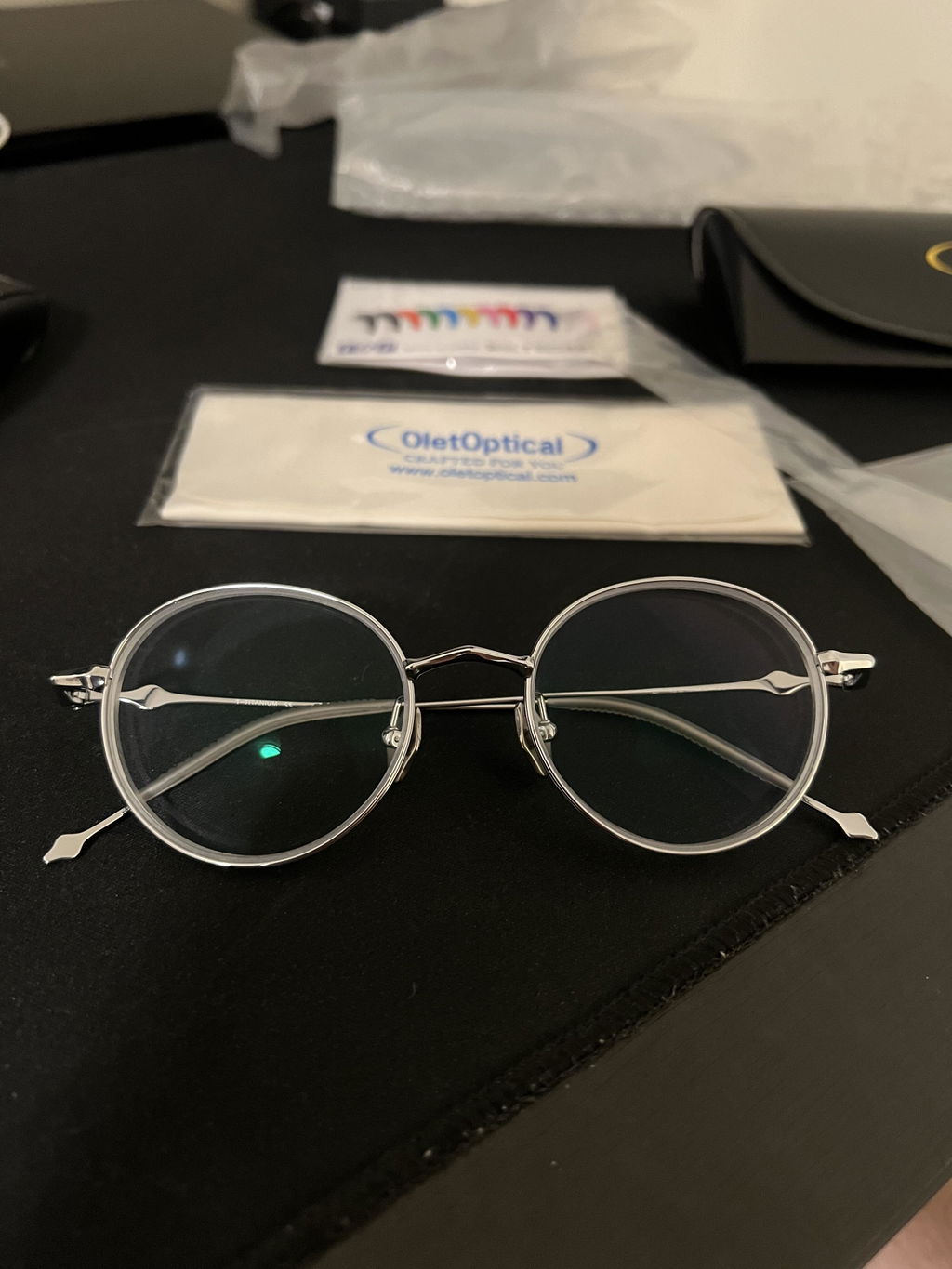 Round Glasses LE1120