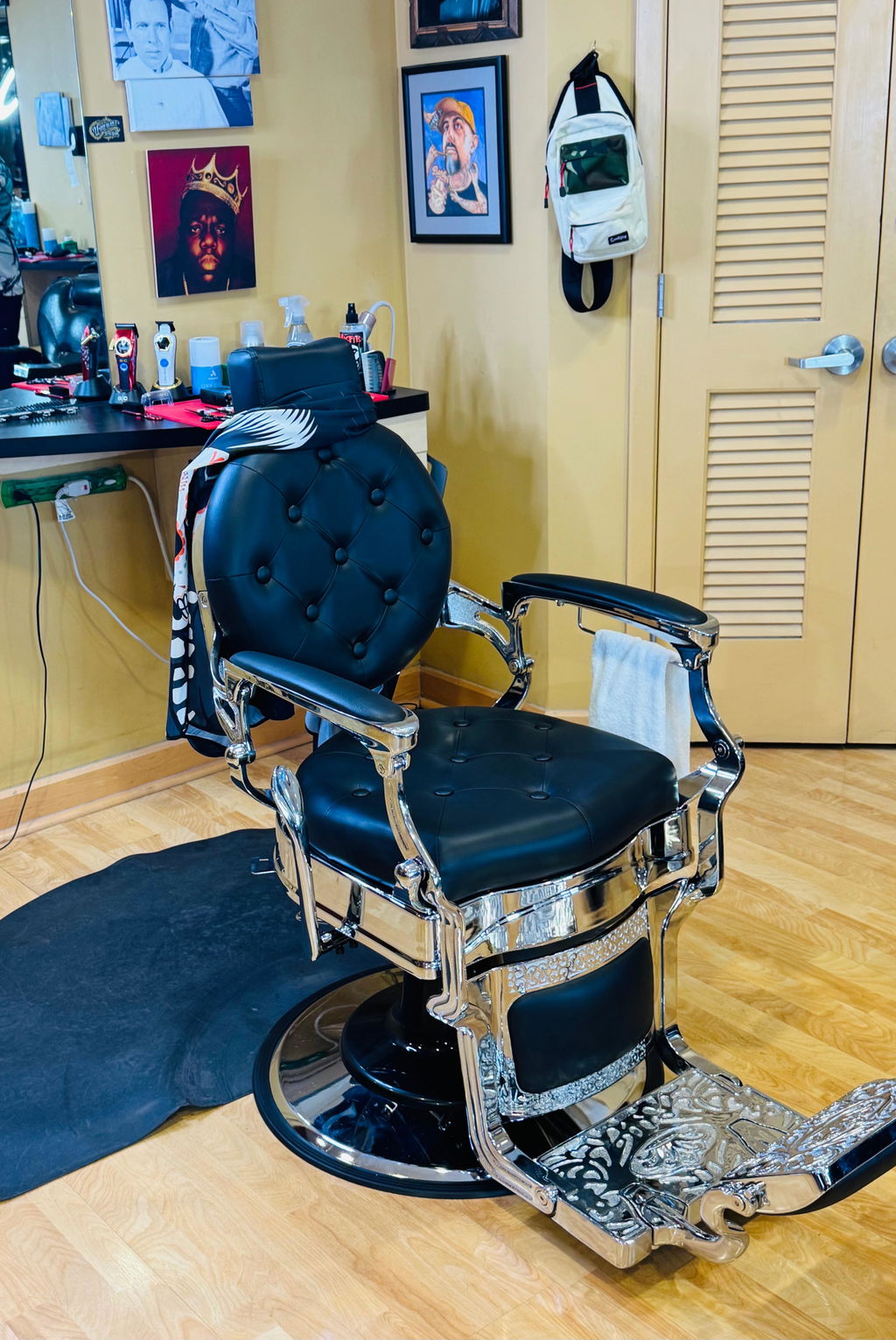 OmySalon BC1602 Vintage Style Heavy Duty Hydraulic Recline Barber Chair