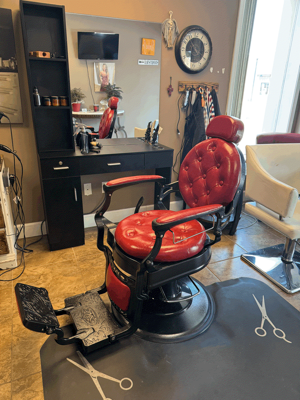OmySalon BC1101 Vintage Style Heavy Duty Hydraulic Recline Barber Chair