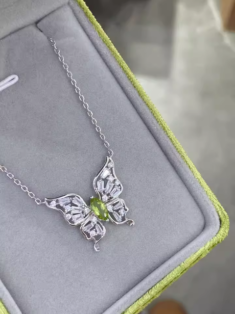 Rectangular Peridot Swan Pendant Necklace in S925 Silver