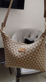 farah Sardar review photo