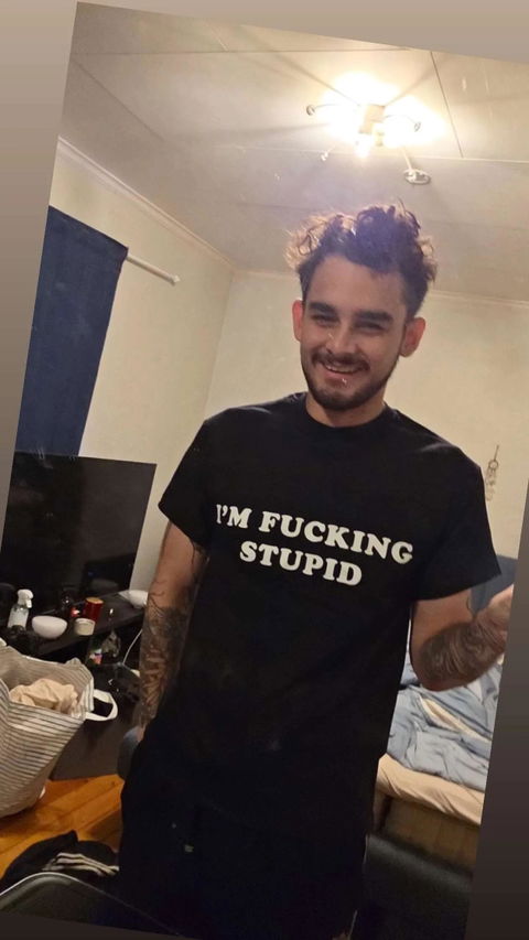 Agata Kowalak wearing Ich bin verdammt dumm T-Shirt