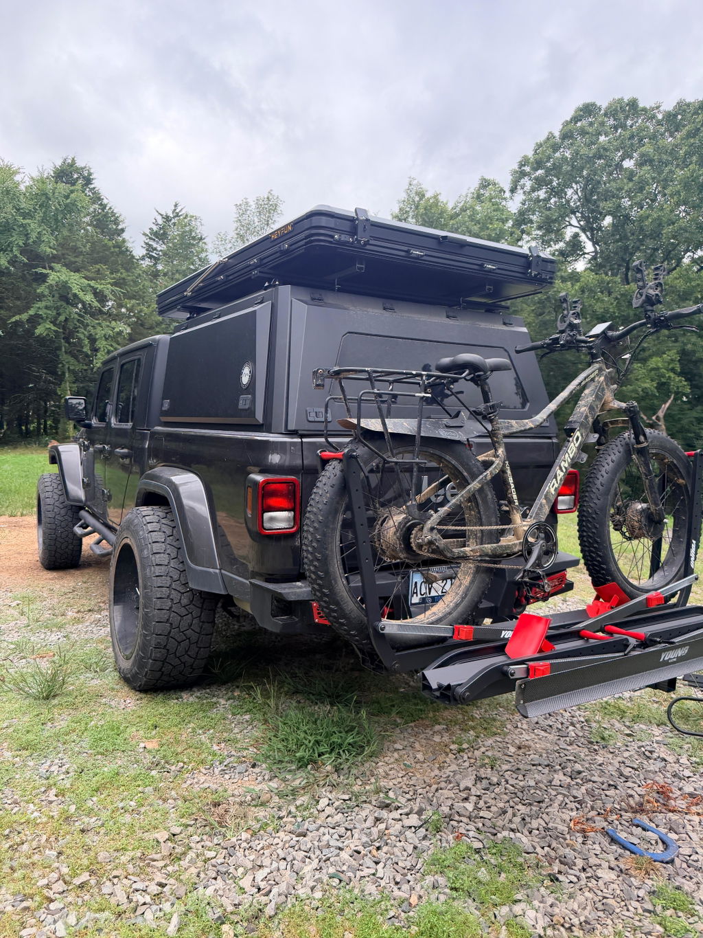 200lbs Capacity Tire-Clamp E-bike Rack with Ramp