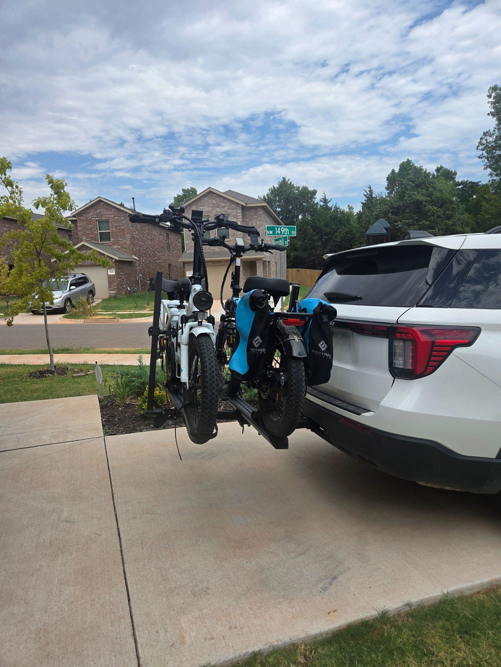 2-Bike Hitch E-Bike Rack with Ramp, Easy Fold and Tilt