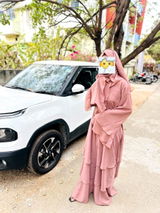 Saba Naaz review photo