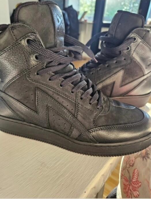 Apex Sneakers Black - Unisex Motorcycle Sneakers • Pando Moto