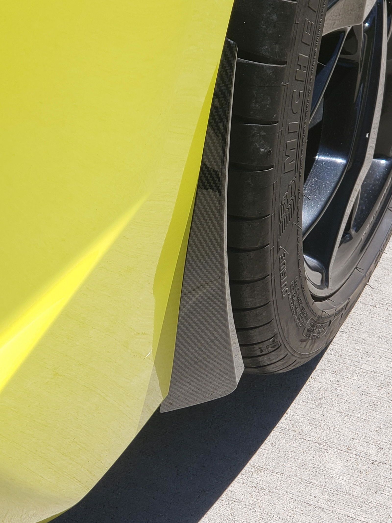 プラスター・グレード SP Paragon C8 Stingray Corvette Extended Splash Guards in Carbon