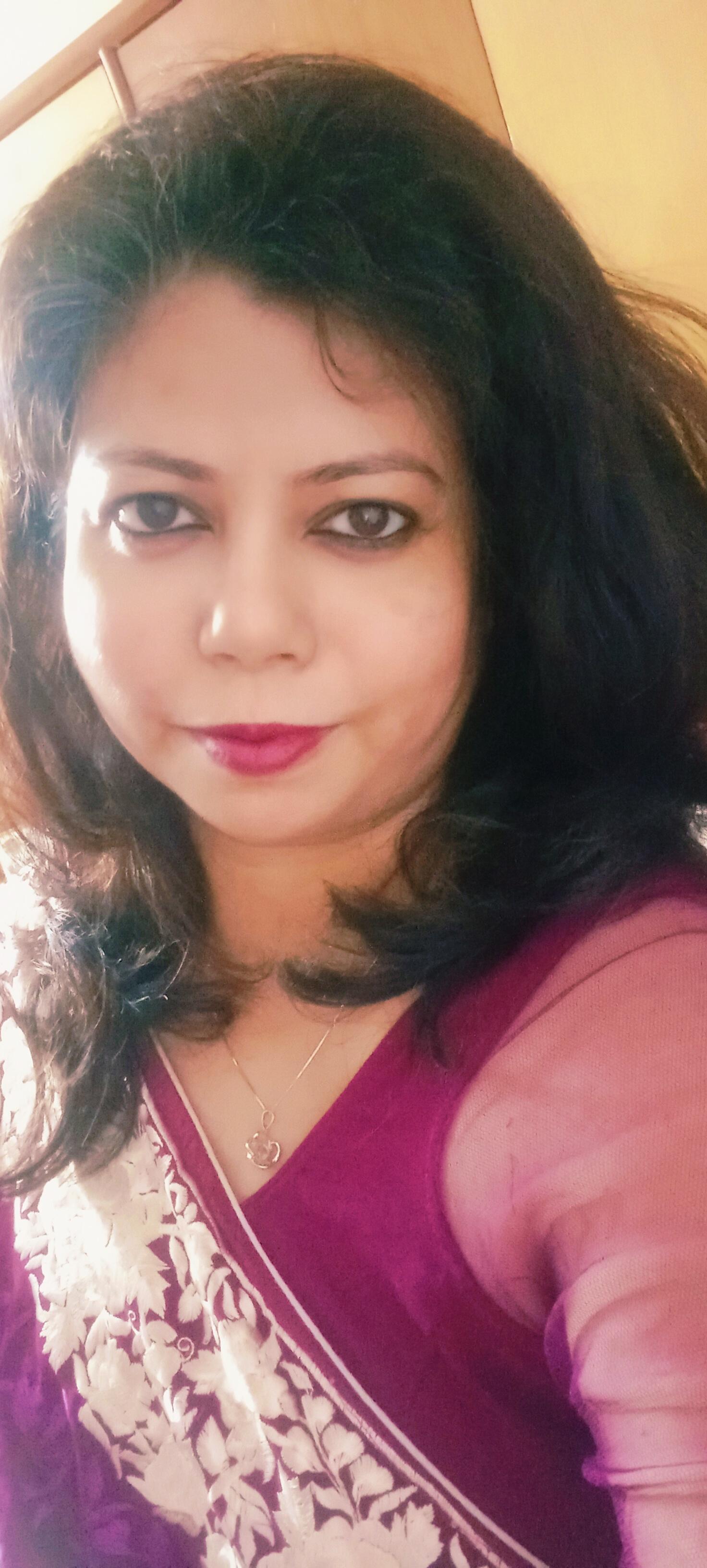Mahua wearing Bold Beauty 32 Creamy Matte Lip Crayon
