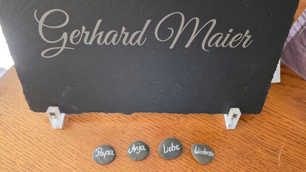 Personalisierte Schiefer Gedenktafel für Menschen 30x20cm - Text Lasergravur