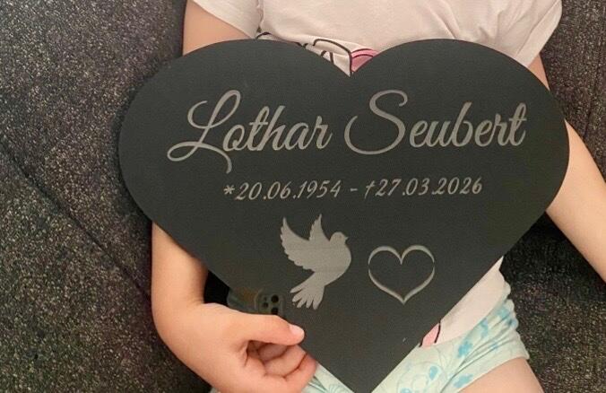 Personalisierter Acrylglas Herz Grabschmuck - Text Lasergravur