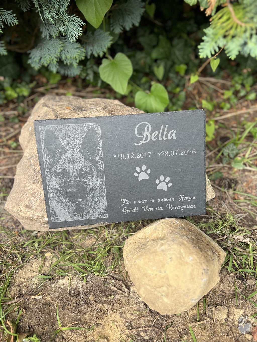 Personalisierter Schiefer Tiergrabstein 30x20cm - Foto Lasergravur