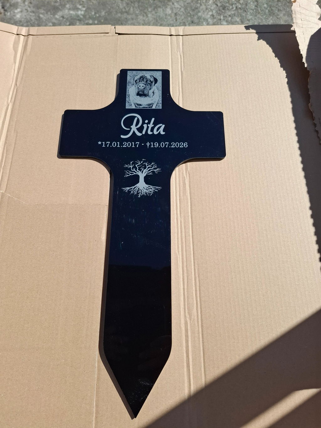 Personalisiertes Acrylglas Tier Grabkreuz Schwarz - Foto Lasergravur
