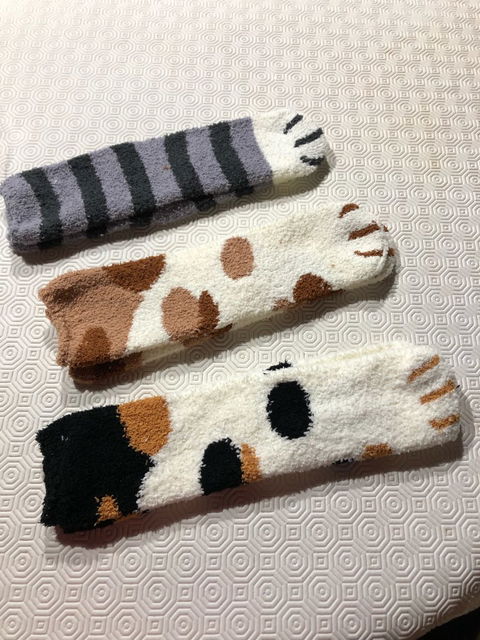 PawPrint Fuzzy Socks