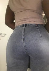 N***i review photo