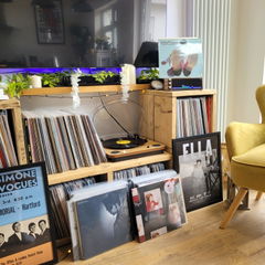 Customer photo 1 of 2 of PETRU SYNC in Natural Walnut Wood / Black-Silver, shared by Peter M.