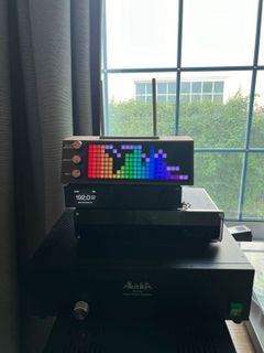 Customer photo of PETRU SYNC in Natural Walnut Wood / Black-Rose Gold, shared by manu k.