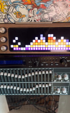 Customer photo of PETRU SYNC in Natural Walnut Wood / Black-Silver, shared by OMAR B.