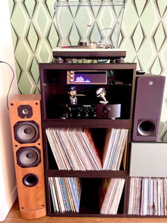 Customer photo 1 of 3 of PETRU SYNC in Natural Walnut Wood / Black-Silver, shared by Yannick C.