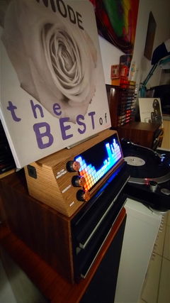 Customer photo of PETRU SYNC in Natural Walnut Wood / Black-Rose Gold, shared by Levy E.