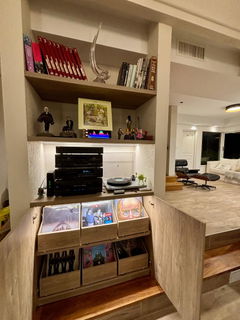 Customer photo 2 of 3 of PETRU SYNC in Natural Walnut Wood / Black-Silver, shared by Angel A.