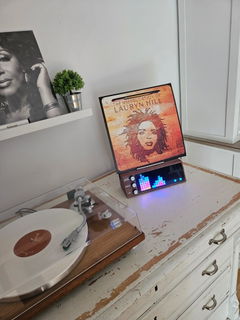 Customer photo of PETRU SYNC in Natural Walnut Wood / Black-Silver, shared by Sven H.