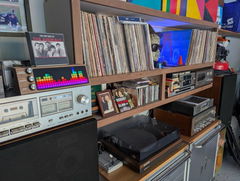 Customer photo 2 of 2 of PETRU SYNC in Natural Walnut Wood / Black-Silver, shared by Cust