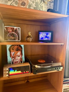Customer photo of PETRU SYNC in Natural Walnut Wood / Black-Silver, shared by Vanessa Y.
