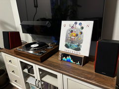 Customer photo of PETRU SYNC in Natural Walnut Wood / Black-Silver, shared by Esteban B.