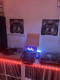 Customer photo of PETRU SYNC in Natural Walnut Wood / Black-Silver, shared by Ólafur H.Ó.