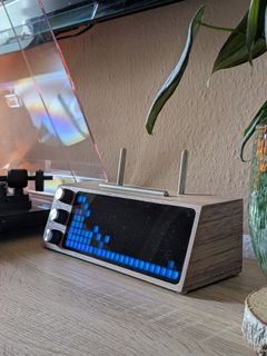 Customer photo 2 of 2 of PETRU SYNC in Natural Walnut Wood / Black-Silver, shared by Kevin
