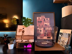 Customer photo 1 of 2 of PETRU SYNC in Natural Walnut Wood / All-Black, shared by Tamara