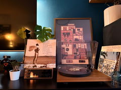 Customer photo 2 of 2 of PETRU SYNC in Natural Walnut Wood / All-Black, shared by Tamara