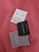 M. review photo
