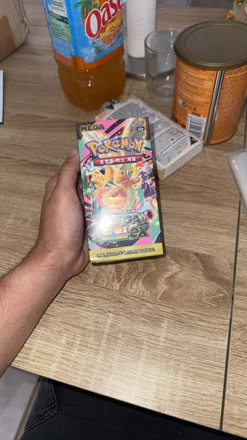 Photo client d’un display Pokémon Mega Dream coréen
