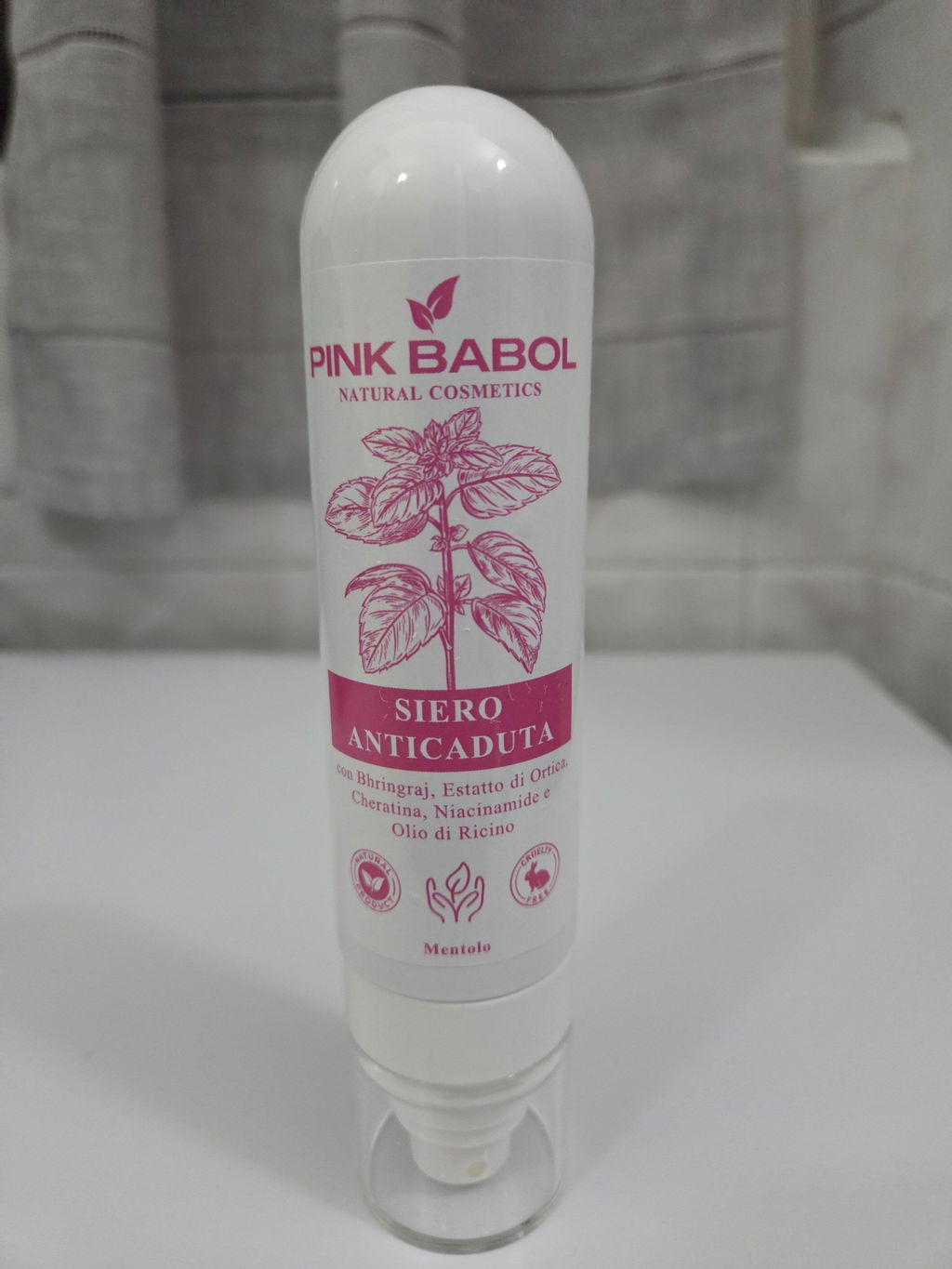 Siero Anticaduta con Bhringraj, Estatto di Ortica, Cheratina, Niacinamide, Arginina, Biotina e Olio di Ricino – Stimola la crescita, Rinforza il bulbo, Capelli più forti e vitali