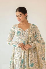 Sukriti Shukla review photo