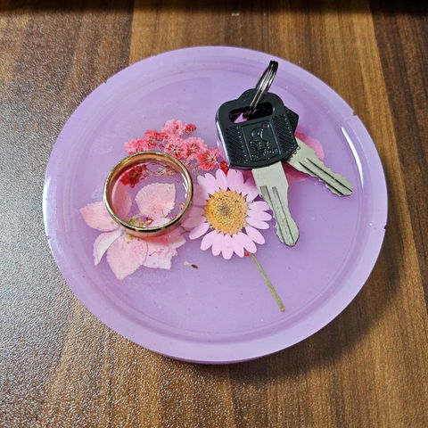 Circular Jewelry Tray with Flowers in Pastel Colors