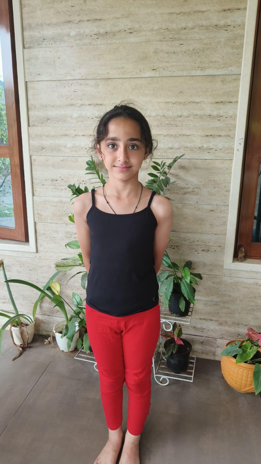 Hemali Bhatt review photo