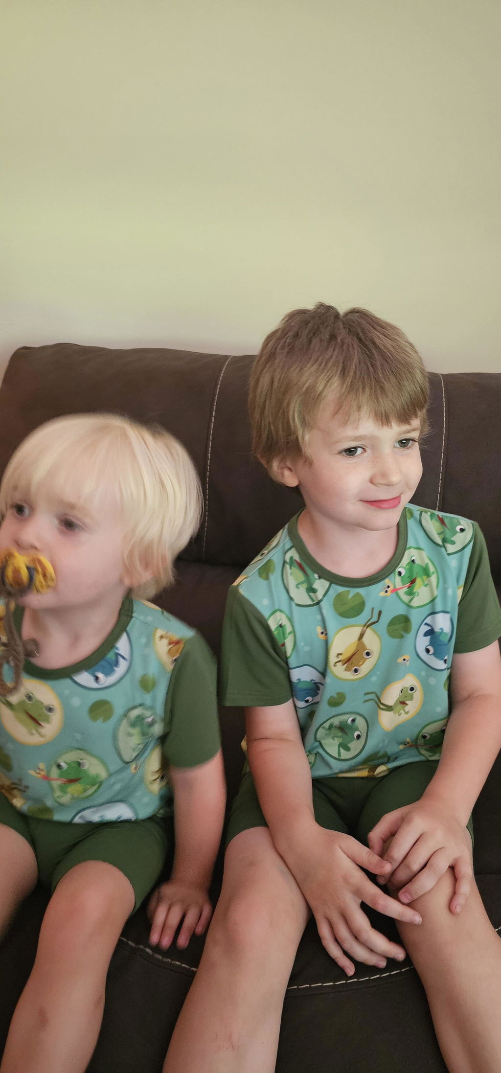 T-shirt and Biker Set - Super Simple™ 5 Little Speckled Frogs - Tencel™ Modal