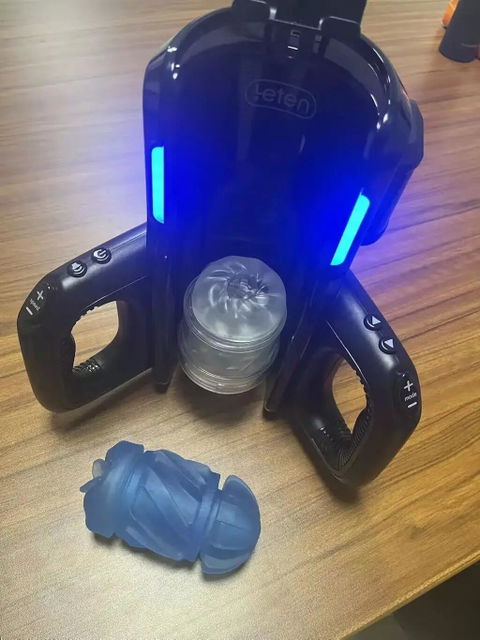 PT5 - Auto Quickshot Stroker Male Masturbator with 2 Sleeves 10 Modes & 10 Speeds