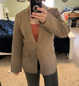 Leah Thompson review photo