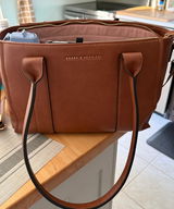 Kim Henzy review photo